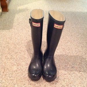 Navy blue hunter rain boots